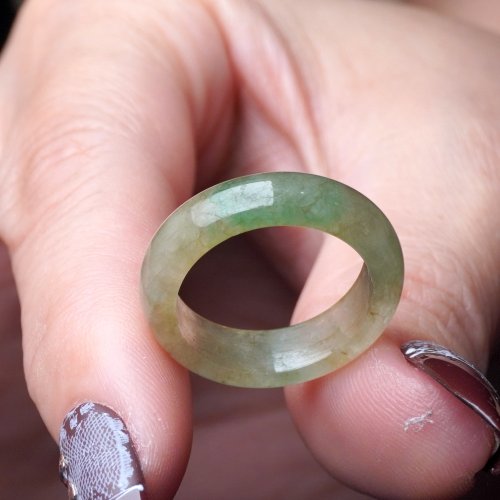 瓔珞珠寶盒 E.L.Jewelry Box 冰種飄綠花翡翠戒指戒圈 | 國際14圍 | 天然緬甸玉翡翠A貨 | 送禮