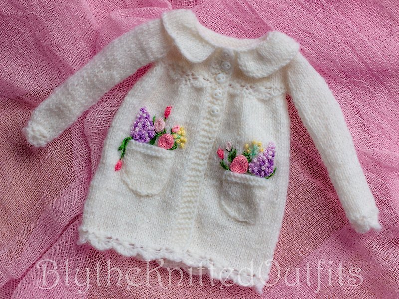 White  knitted cardigan for Momoko Blythe Outfit Jacket - Board Games & Toys - Wool 
