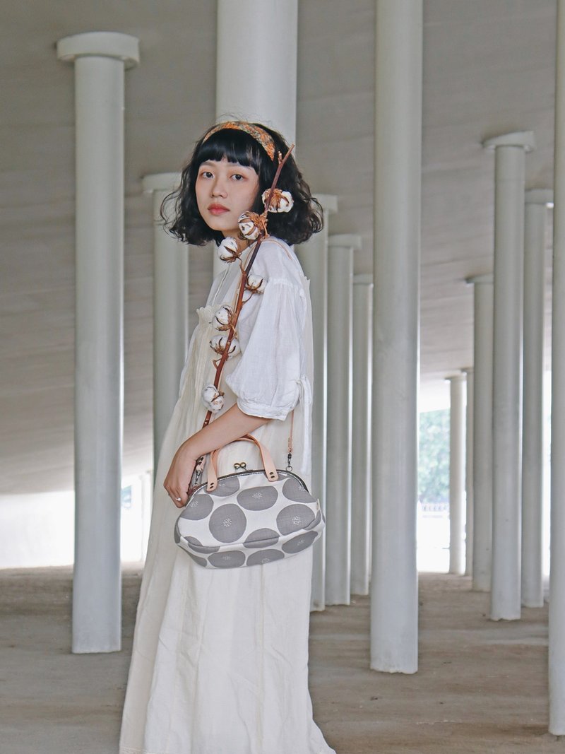 | YUUKI Bag | Winter Morning Side Backpack Handbag Gold Cross Body Bag Cloth Bag - กระเป๋าแมสเซนเจอร์ - ผ้าฝ้าย/ผ้าลินิน สีเทา