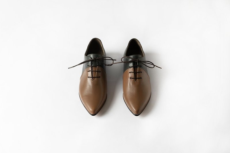 ZOODY / cocoa fruit / handmade shoes / flat pointed toe lace-up shoes / Brown+ dark gray - รองเท้าอ็อกฟอร์ดผู้หญิง - หนังแท้ สีกากี