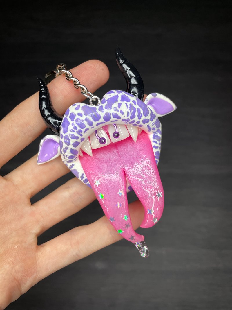 Bag charm. Cow print lips with horns. - 吊飾/掛飾 - 黏土 