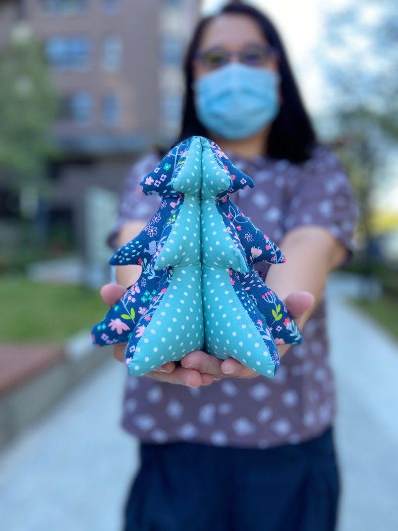 Christmas Tree/Fabric Christmas Tree/Fabric Christmas Tree-Green Color Flower - ของวางตกแต่ง - ผ้าฝ้าย/ผ้าลินิน สีแดง