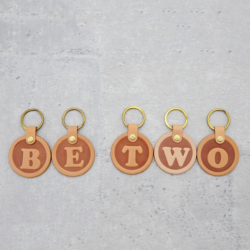 1+1 combination Italian Italian vegetable tanned leather letter key ring stationery leather hanging ornaments - ที่ห้อยกุญแจ - หนังแท้ สีนำ้ตาล