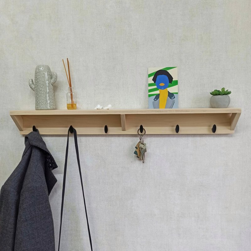 Wall Shelf with 6 Hooks – Handmade from Reclaimed Aspen Wood – 66 cm / 77 cm - 衣架/衣帽架/掛勾 - 木頭 