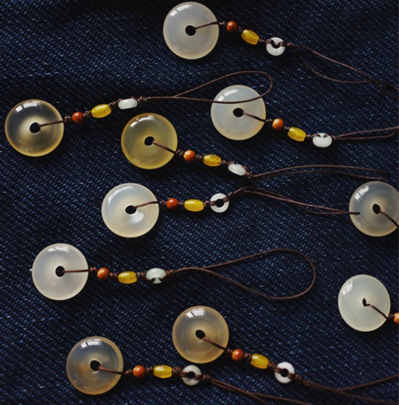 Shi Zhou × 捻 old agate hand-woven pendant clothing accessories key pendant bag hanging - Lanyards & Straps - Gemstone White