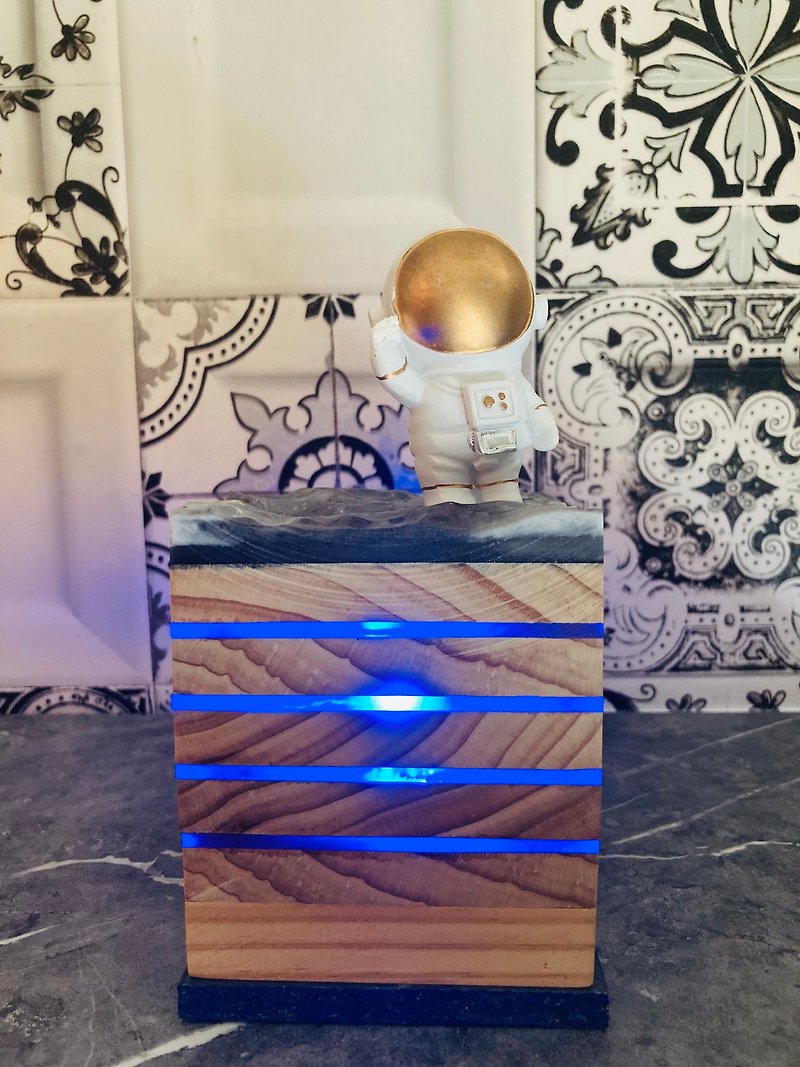 Pinewood Astronaut Cosmic Cube Night Light - Lighting - Wood Khaki
