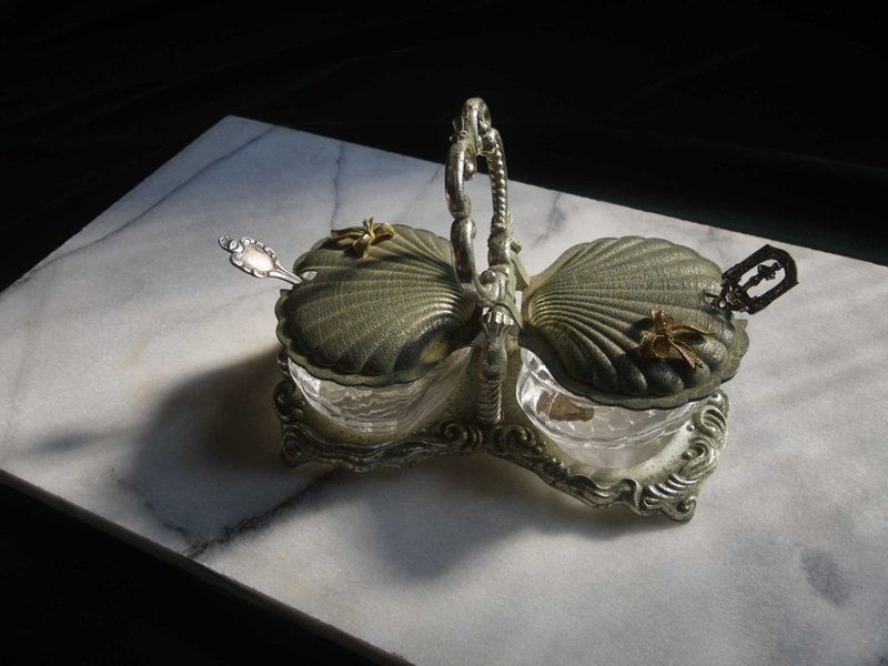 [OLD-TIME] Early Japanese-made shell-shaped glass sugar bowl seasoning set *Limited - กล่องเก็บของ - วัสดุอื่นๆ หลากหลายสี