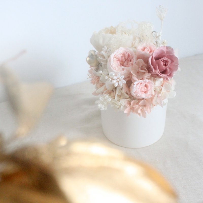 Pink luxurious table flowers and everlasting flowers rose gift - Dried Flowers & Bouquets - Plants & Flowers 