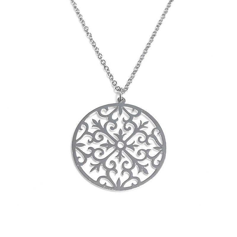 Decorative pattern in round shape pendant - Necklaces - Other Metals Silver