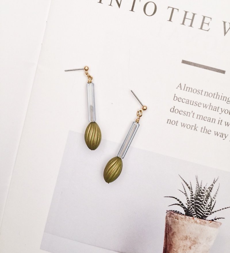 La Don - Olive Seed Ear/Aurture - Earrings & Clip-ons - Resin Green
