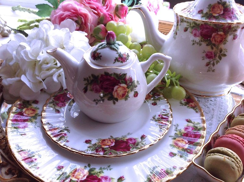 ♥ ♥ Annie crazy Antiquities British bone china - Royal Eerbate Royal Albert 22k gold rose rustic single pot teapot Stock new limited edition ~ - ถ้วย - เครื่องลายคราม สีแดง