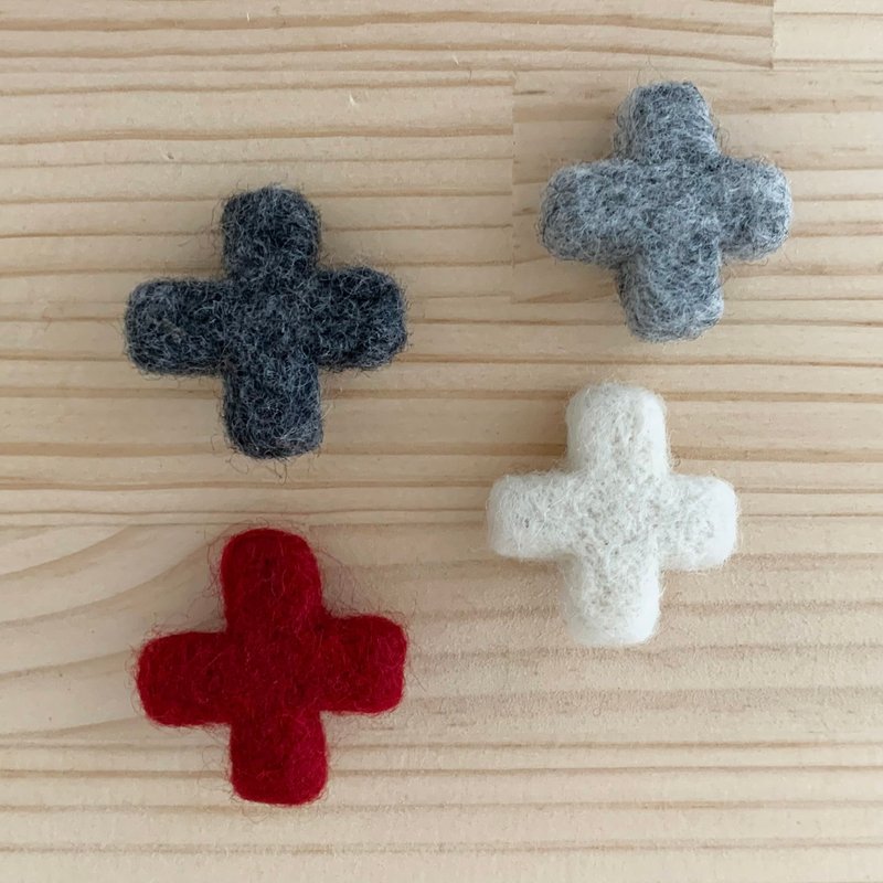 Felt Plus Brooch Set of 4 - เข็มกลัด - ขนแกะ สีแดง