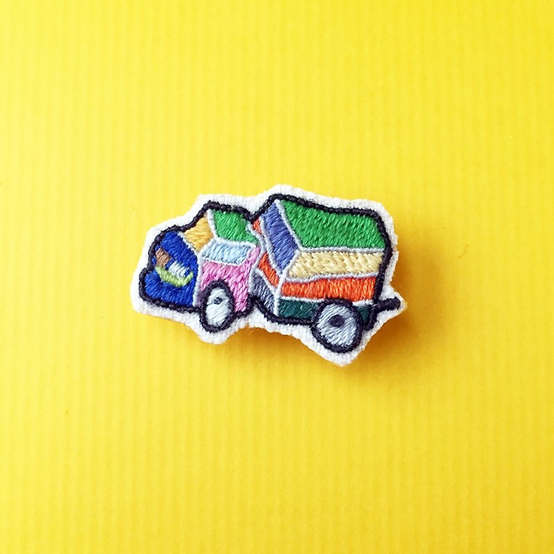 Mini hand-embroidered brooch/pin color minivan - Brooches - Thread Multicolor