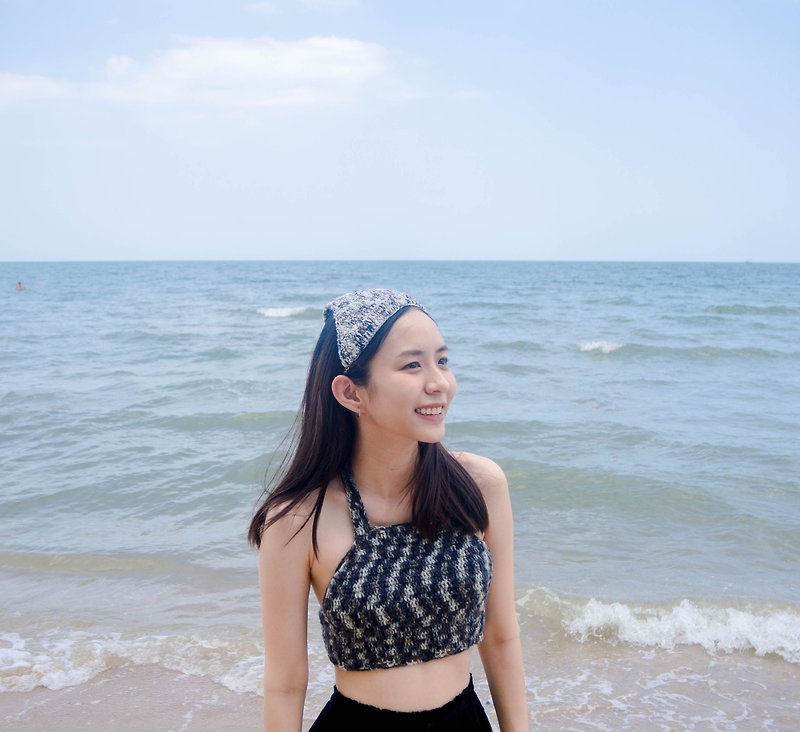 Black and gray stripe knitted halter top - 女裝 上衣 - 其他材質 黑色