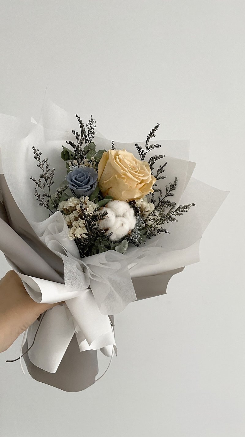 Flora Flower Dried Bouquet - Youth - Dried Flowers & Bouquets - Plants & Flowers Gray