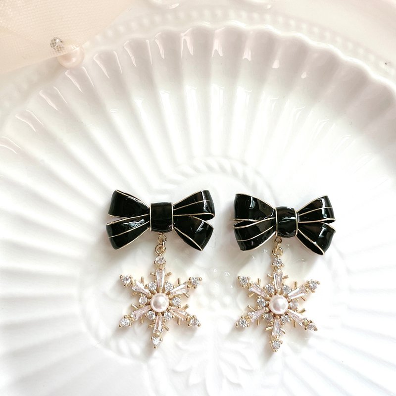 [Classic Bow-Snowflake Style] Resin Crystal Flower Earrings - Earrings & Clip-ons - Resin 