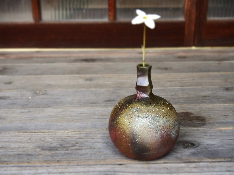 Bizen single-wheel insert ball (middle) h2-062 - Plants - Pottery Brown