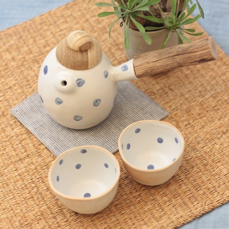 Ceramic teapot with tea cup set - เครื่องครัว - กระดาษ ขาว