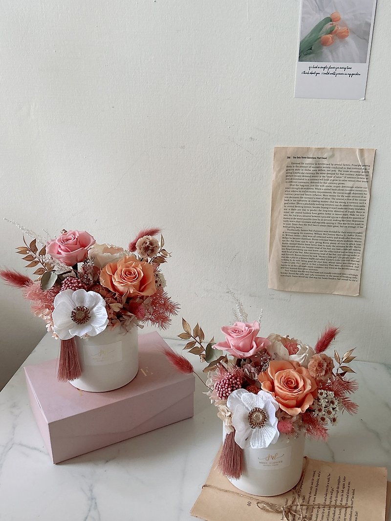ピンクゴールドの永遠の鉢植えの花 - ドライフラワー・ブーケ - 寄せ植え・花 多色