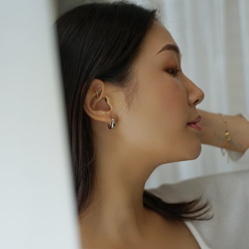 Texture glossy curved water drop earrings 925 sterling Texture glossy curved water drop earrings 925 sterling