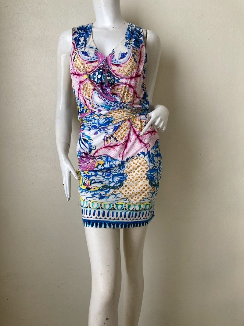 Vintage a mix of florals add vibrancy to an alluring halter dress - 洋裝/連身裙 - 聚酯纖維 
