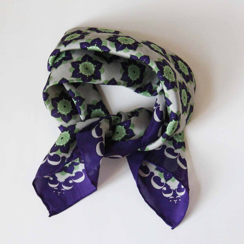 Daisy plum purple silk scarf - ผ้าพันคอ - ผ้าไหม หลากหลายสี