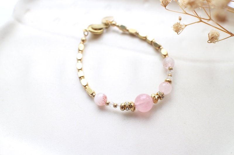 Pink Lady-Moon stone Mica Rose crystal brass bracelet - สร้อยข้อมือ - เครื่องเพชรพลอย สึชมพู