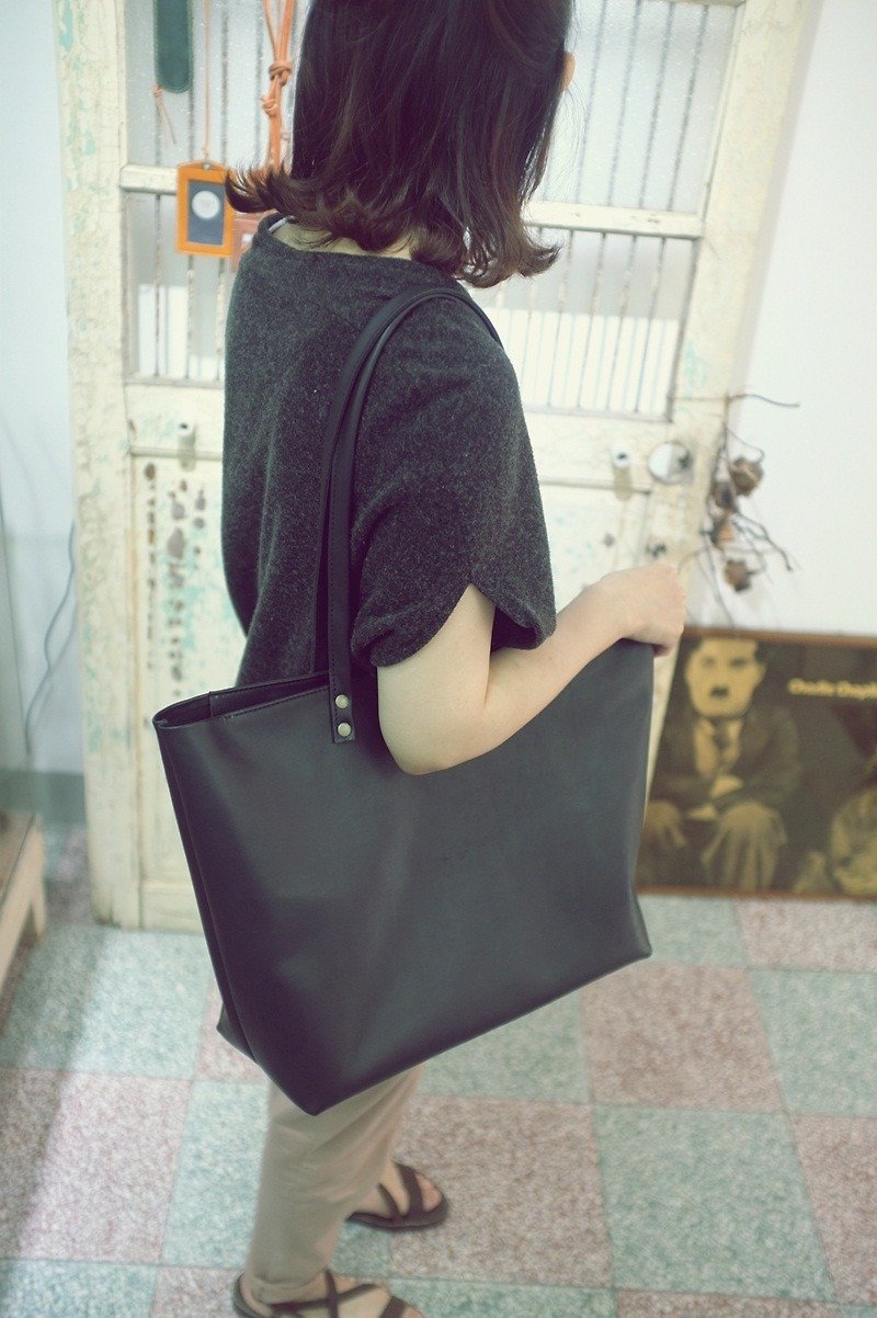 Haoda! Portable generous bag (black) / 2 days and one night small travel big きサイズのトート - Handbags & Totes - Genuine Leather Black
