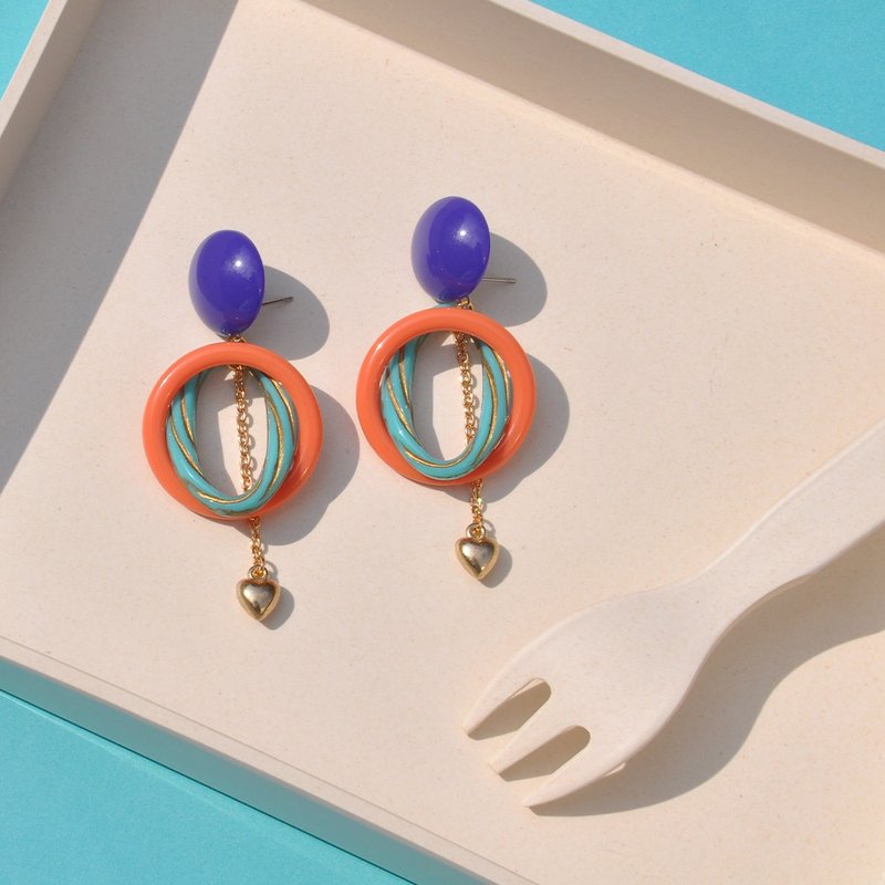 Metal love pendant hoop earrings/ Acrylic material mix and match - ต่างหู - อะคริลิค 