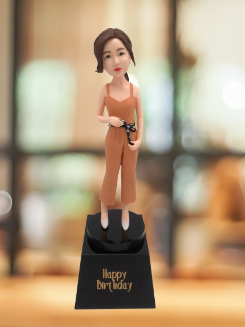客製化禮物 — 獎盃人形公仔 Trophy Figurine - 金工/飾品 - 陶 多色
