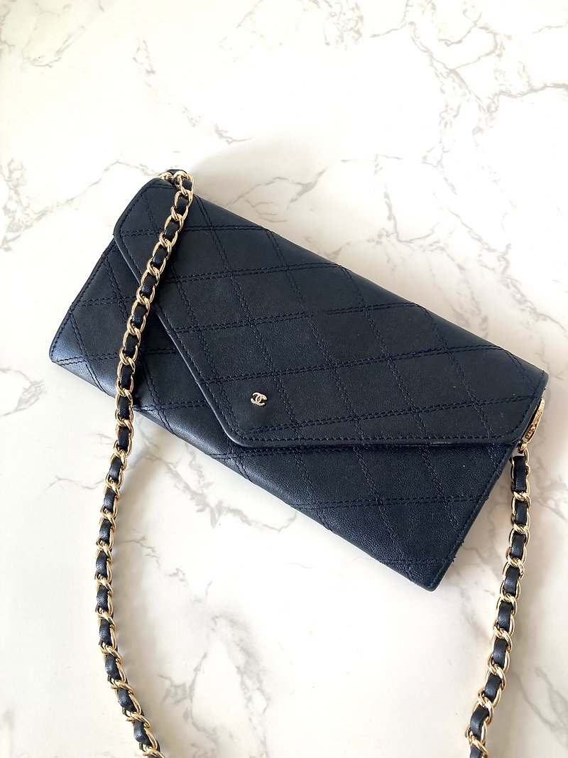 【LA LUNE】Rare second-hand Chanel black long clip wallet side back shoulder crossbody clutch bag - Messenger Bags & Sling Bags - Genuine Leather Black