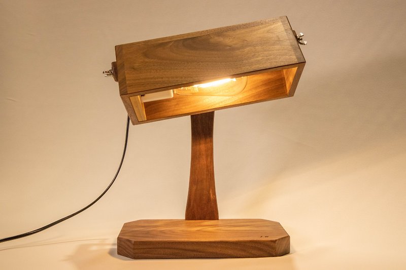 retro table lamp - โคมไฟ - ไม้ สีนำ้ตาล