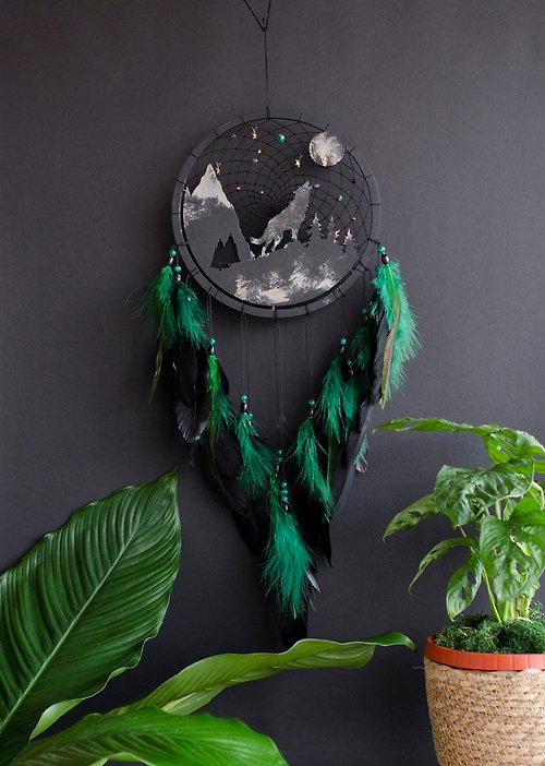 VIDADREAMS Handcrafted Wolf Spirit Dreamcatcher – Black & Green, Perfect Masculine Gift