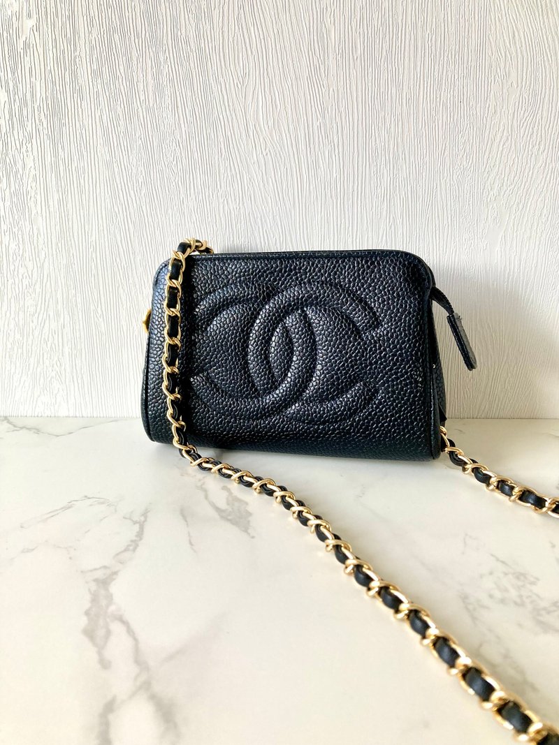 【LA LUNE】Rare second-hand Chanel caviar black cross-body shoulder bag - Messenger Bags & Sling Bags - Genuine Leather Black