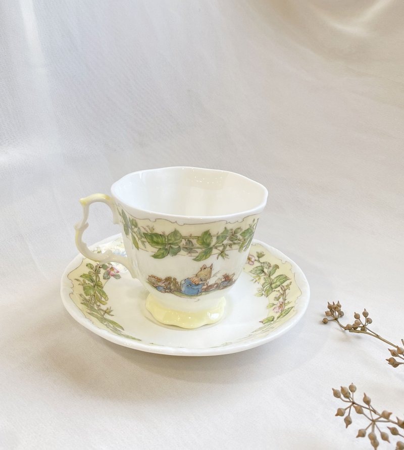 【好日戀物】英國Royal Doulton皇家道爾頓野薔薇村骨瓷咖啡杯 - 其他杯子 - 瓷 白色