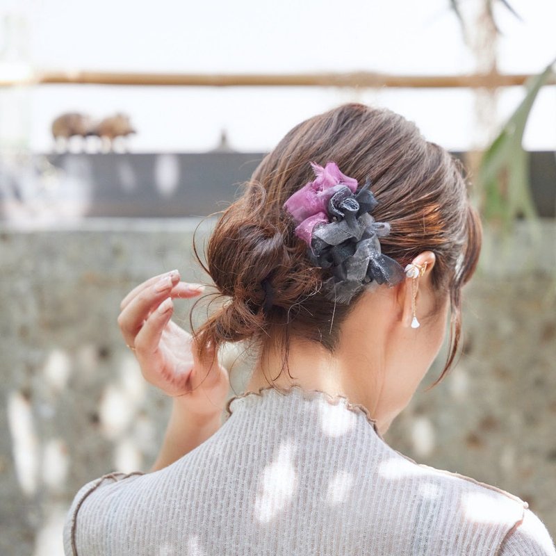 mini | party | シルバーブラック | 咲き編みバレッタ/ヘアクリップ - 髮夾/髮圈 - 聚酯纖維 