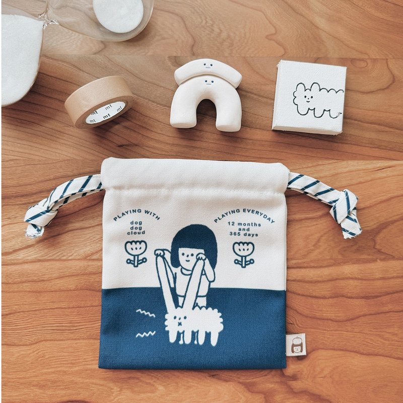 Playing With Dog Cloud - Drawstring Bag - กระเป๋าหูรูด - ผ้าฝ้าย/ผ้าลินิน สีน้ำเงิน