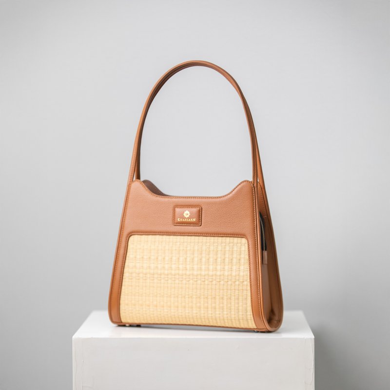 Woven Straw and Genuine Cow Leather Shoulder Bag in Brown - 手提包/手提袋 - 真皮 咖啡色