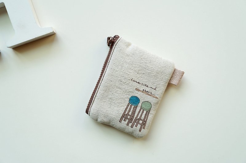 Hand-painted shared small chair change leisure card bag - กระเป๋าใส่เหรียญ - ผ้าฝ้าย/ผ้าลินิน ขาว