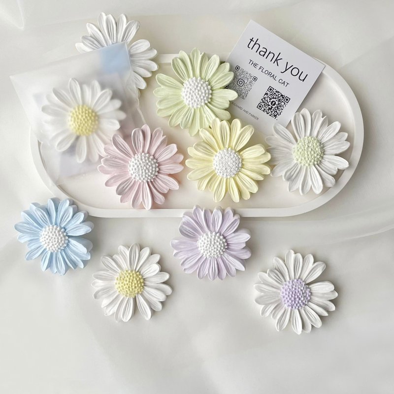 [Brilliant Jiaoyang] Little Daisy Gypsum Diffusing Stone Magnet Air Stone Clip Fragrance Stone Fragrance Brick - น้ำหอม - วัสดุอื่นๆ หลากหลายสี