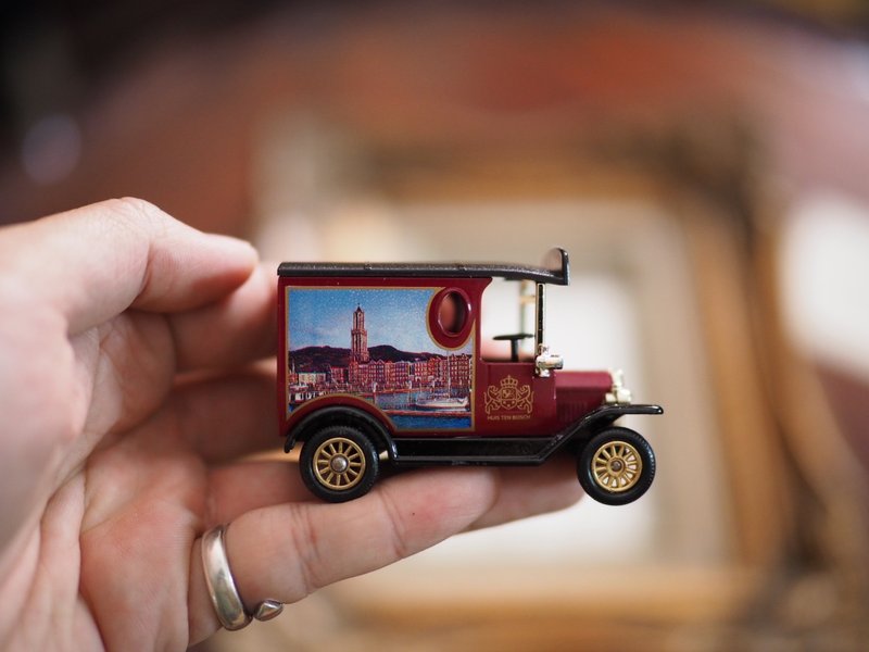 British antique classic metal car with original box - ของวางตกแต่ง - โลหะ 