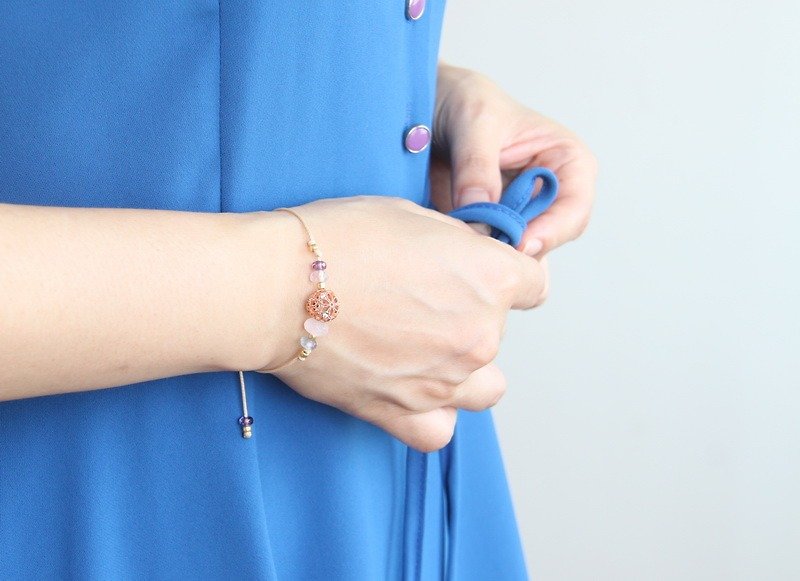Lace rose gold ball adjustment bracelet / rose gold bead adjustable bracelet - สร้อยข้อมือ - เครื่องเพชรพลอย สึชมพู