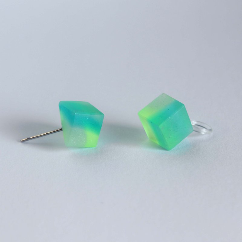 Day Break / resin earring - Single /  ICE CUBE - Earrings & Clip-ons - Resin Green