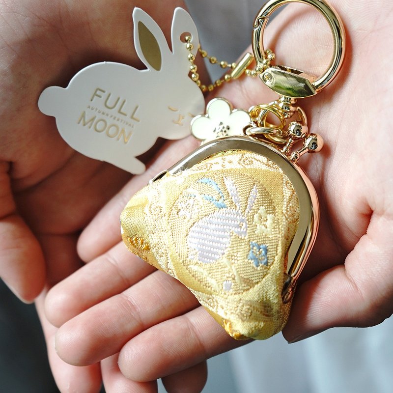 Jinyi Brocade Mini Kiss Lock Bag-Moon Rabbit/Keychain - ที่ห้อยกุญแจ - วัสดุอื่นๆ สีทอง