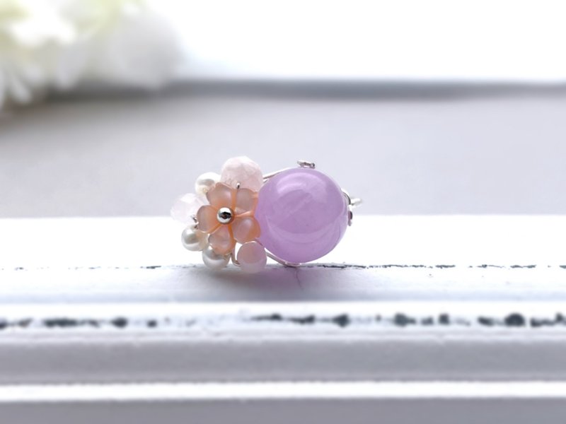 Cherry blossoms - Kunzite and pink shell wire ring - แหวนทั่วไป - เปลือกหอย สีม่วง