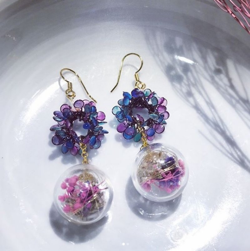 Wreath glass ball earrings [psychedelic] - ต่างหู - วัสดุอื่นๆ สีน้ำเงิน