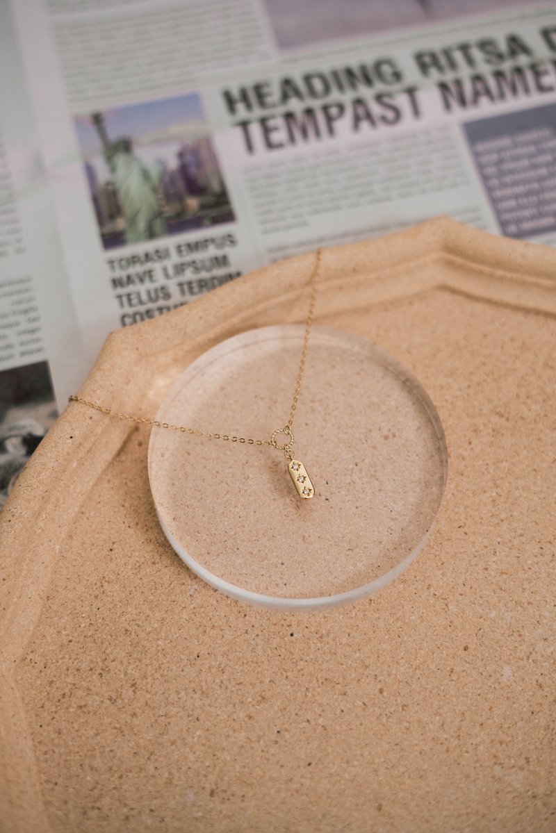 European and American simple and versatile 18K gold amphibole star pendant necklace - สร้อยคอ - วัสดุอื่นๆ สีทอง