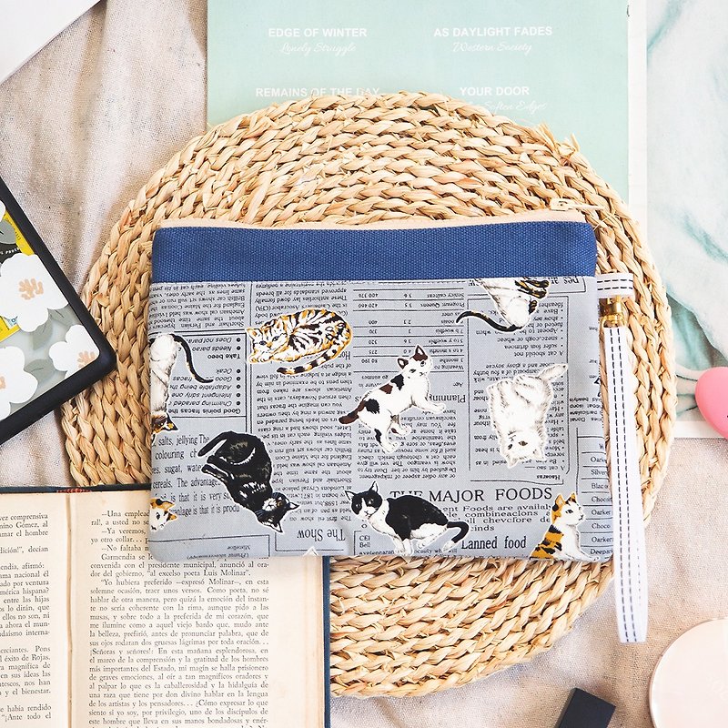 A little interesting cat storage bag coin purse cosmetic bag medium bag that cares about national events - Toiletry Bags & Pouches - Cotton & Hemp Gray