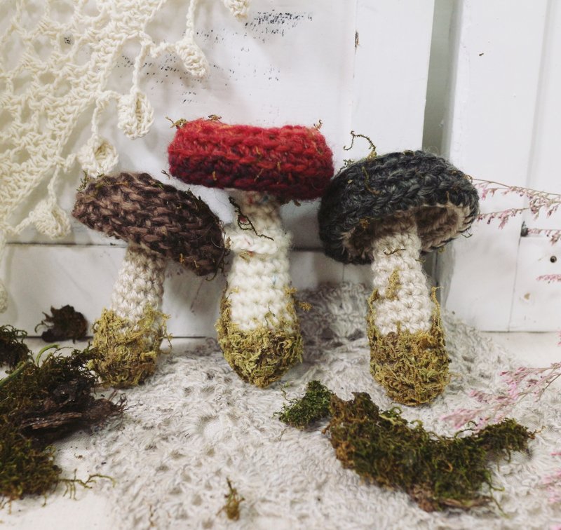 【完售】Handmade手工編織/毛線香菇/吊飾/鑰匙圈 - 吊飾/掛飾 - 羊毛 多色