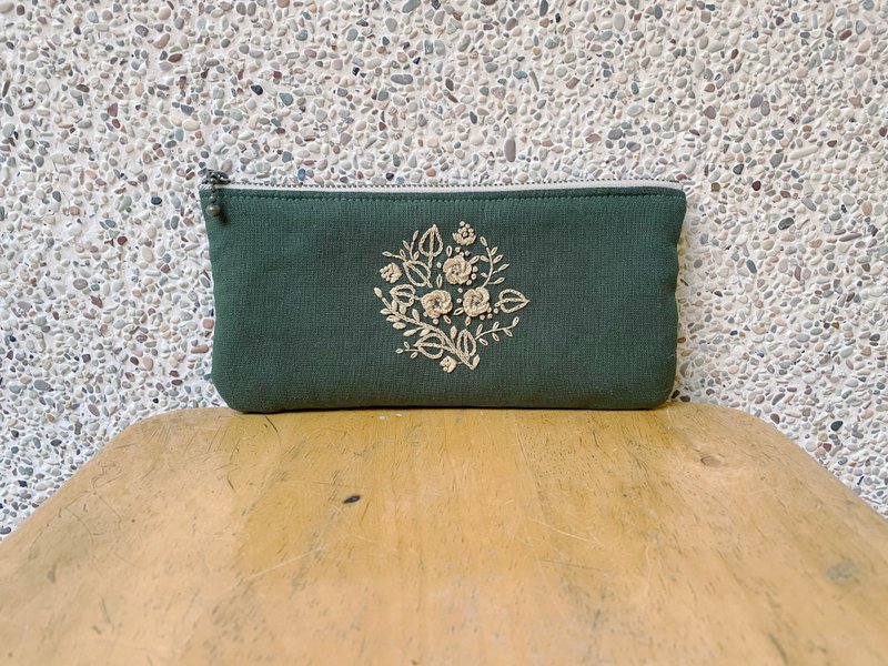 Experience/Course Embroidery Girl Development Project Embroidery Beginner Embroidery Pencil Case - เย็บปักถักร้อย/ใยขนแกะ/ผ้า - ผ้าฝ้าย/ผ้าลินิน 
